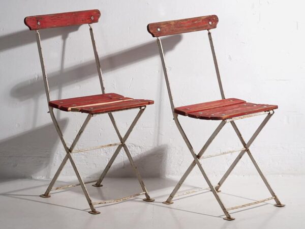 Antiguas sillas plegables de jardín en color rojo (c.1920). Conjunto de 4 piezas