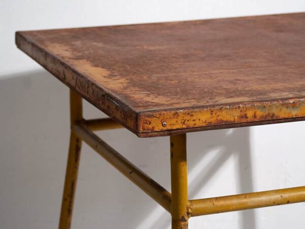 Mesa de exterior antigua de color ocre (c.1920) #3