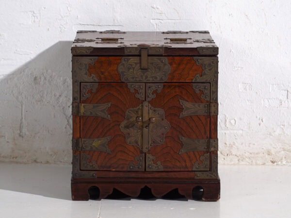Caja-tocador antigua con espejo en madera de zelkova – Corea, circa 1900