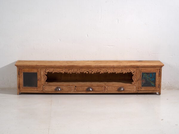 Aparador bajo antiguo en madera de pino – China, circa 1930