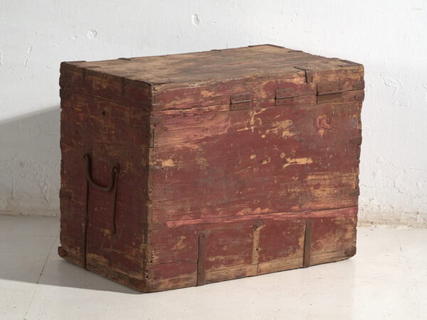 Baúl antiguo chino pintado en madera de pino – China, circa 1920