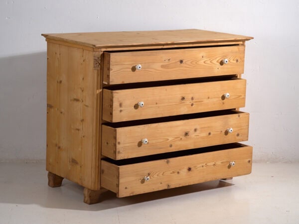 Cómoda antigua de pino macizo – Cajonera rústica europea tallada – circa 1900