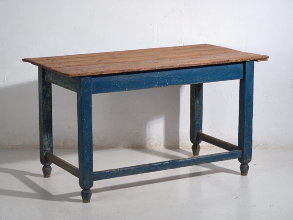Mesa de trabajo rústica en pino – Europa central, circa 1900