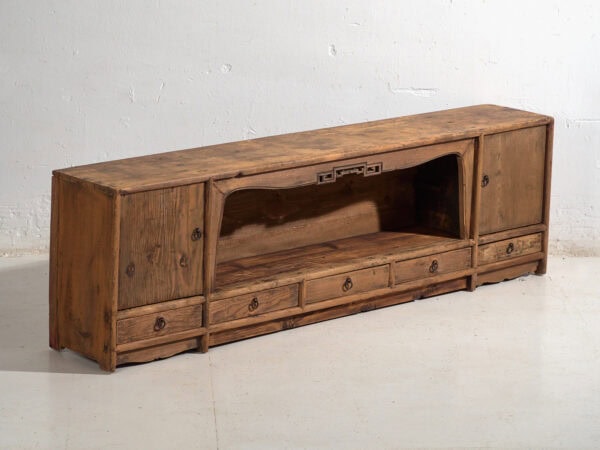 Aparador bajo antiguo en madera de pino – China, circa 1930