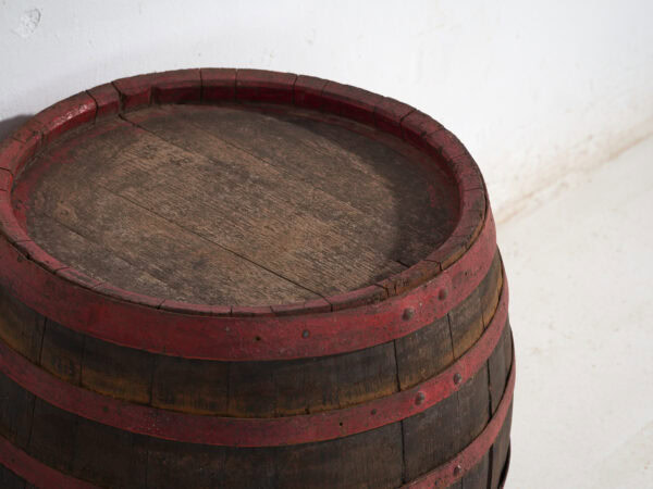 Barrica antigua en madera con aros de hierro – Hungría, circa 1930