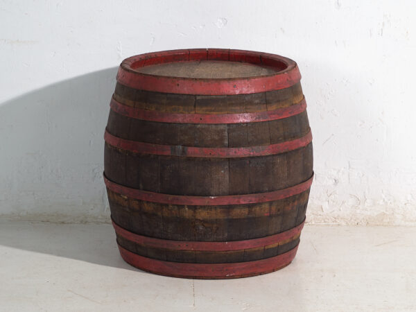 Barrica antigua en madera con aros de hierro – Hungría, circa 1930