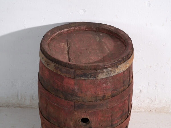 Barrica antigua en madera con aros de hierro – Hungría, circa 1930