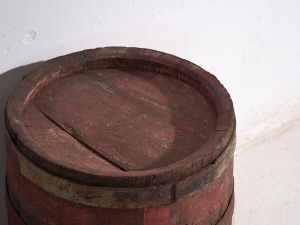 Barrica antigua en madera con aros de hierro – Hungría, circa 1930
