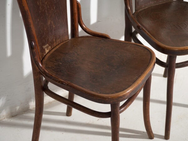 Conjunto de 2 sillas antiguas de madera curvada Thonet – Europa central, circa 1900-1920
