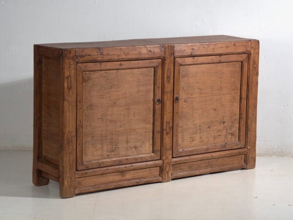 Buffet chinois haut en pin sculpté à panneaux géométriques – Gansu, vers 1930