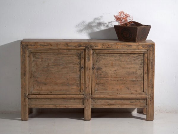Buffet chinois haut en pin sculpté – Chine, vers 1930
