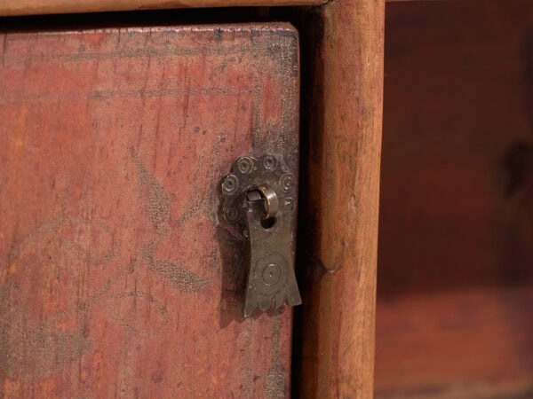 Aparador bajo antiguo en madera de pino - China, c.1930