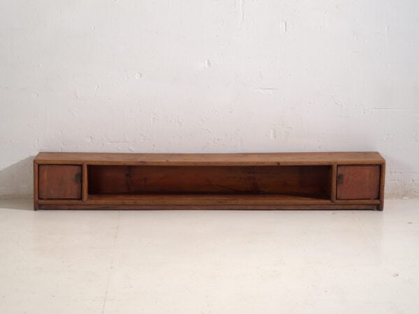 Aparador bajo antiguo en madera de pino - China, c.1930