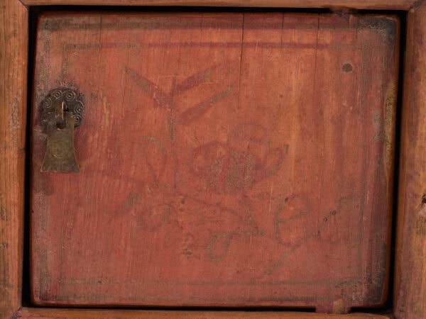Aparador bajo antiguo en madera de pino - China, c.1930