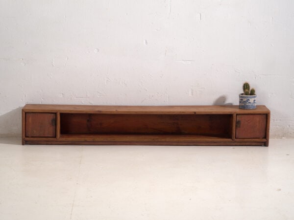 Aparador bajo antiguo en madera de pino - China, c.1930