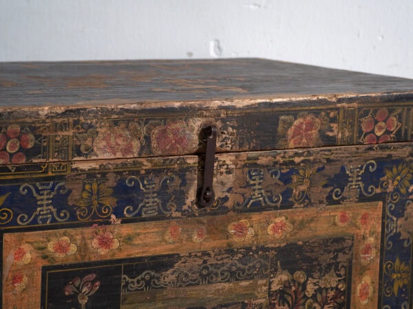 Baúl antiguo pintado en madera de pino – China, circa 1900