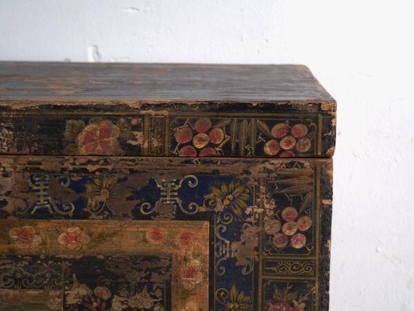 Baúl antiguo pintado en madera de pino – China, circa 1900