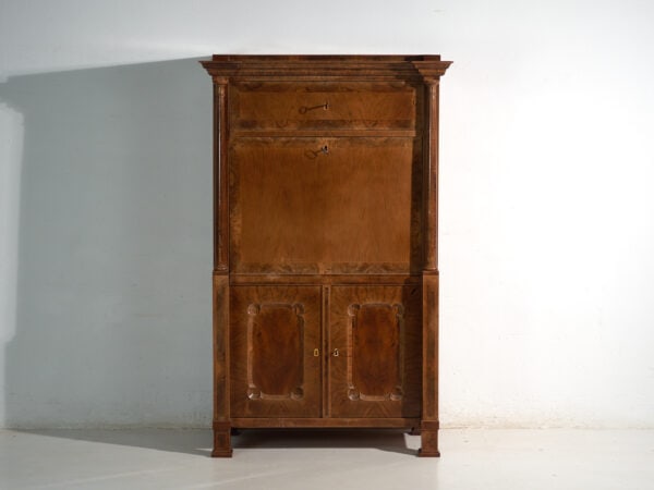 Secreter antiguo Biedermeier en nogal – Austria, circa 1840