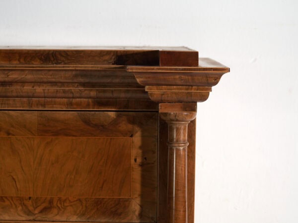 Secreter antiguo Biedermeier en nogal – Austria, circa 1840