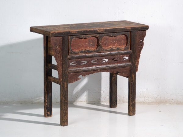 Mesa consola en pino con pátina multicapa – China, circa 1930