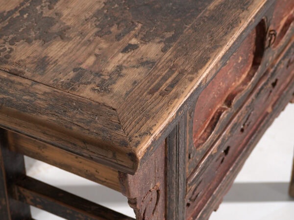 Mesa consola en pino con pátina multicapa – China, circa 1930