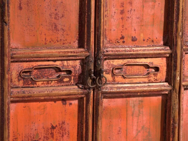 Armario antiguo lacado en madera de pino – China, circa 1930