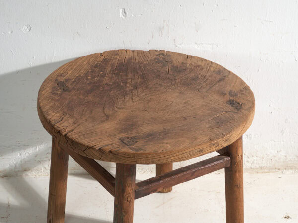 Mesa baja redonda antigua en madera de olmo – China, circa 1930