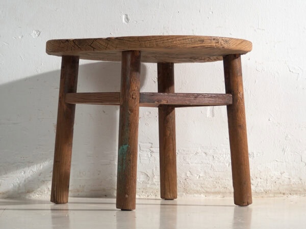 Mesa baja redonda antigua en madera de olmo – China, circa 1930