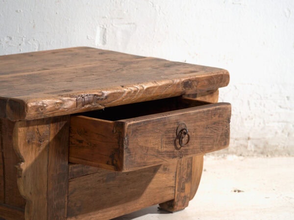 Mesa kang baja antigua en madera de olmo – China, circa 1930