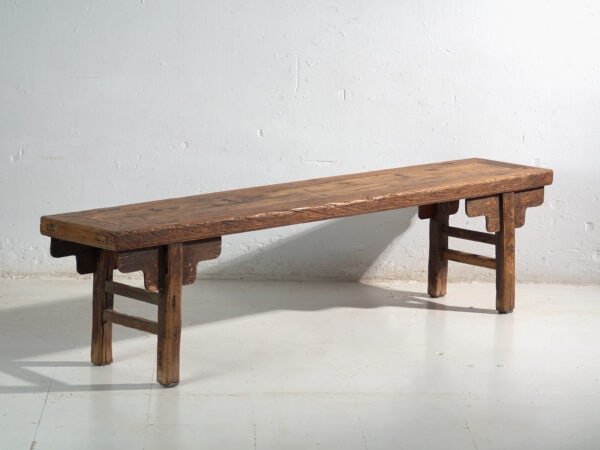 Banco largo antiguo en madera de olmo – China, circa 1930