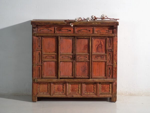 Aparador Shanxi en pino con pintura roja original y cuatro cajones – China, circa 1930