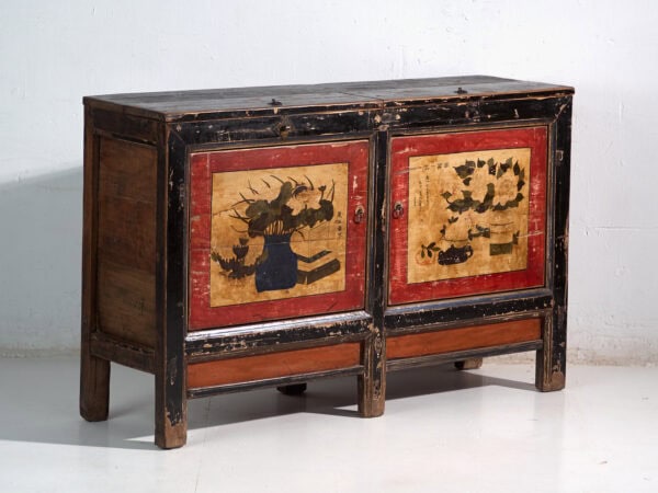Aparador lacado con motivos pintados de loto – China, circa 1920