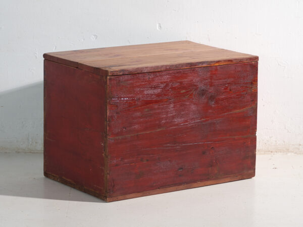 Baúl antiguo policromado en madera de pino – China, circa 1900
