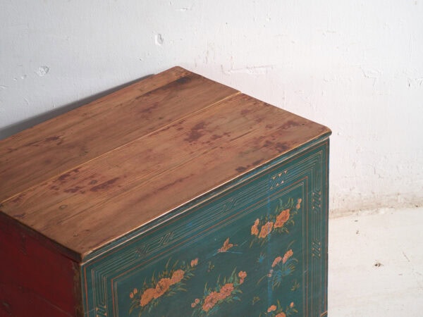 Baúl antiguo policromado en madera de pino – China, circa 1900