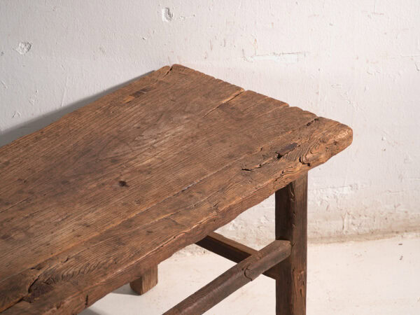 Mesa baja antigua en madera de pino – China, circa 1890