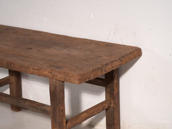 Mesa baja antigua en madera de pino – China, circa 1890