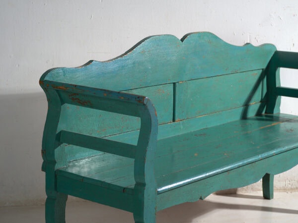 Banco antiguo pintado en madera de pino – Europa central, circa 1910