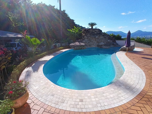 Cobblestones -  Classic Travertine Tumbled Cobble Paving - Image 4