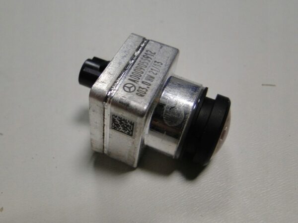 MERCEDES EQE 295 KAMERA 360 STOPNI W GRILL