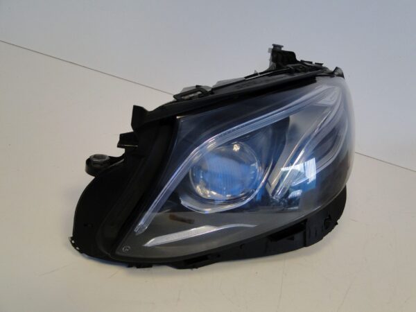 MERCEDES LAMPA PRZEDNIA LEWA A2139061704 E KLASA 213 MULTIBEAM NIEBIESKA