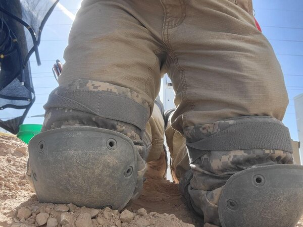 UCP hardshell Knee Pads - Image 3