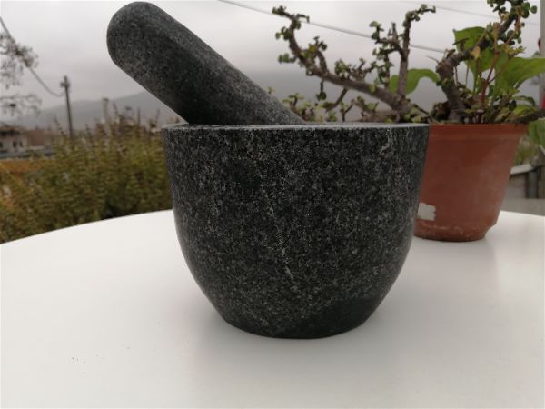 Mortero de piedra de rÃo artesanal tallado a mano para cocina profesional