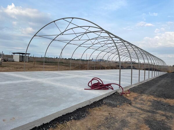 estructura metálica tipo túnel de 20x8 m con tubo de 60 mm – solo estructura sin lona