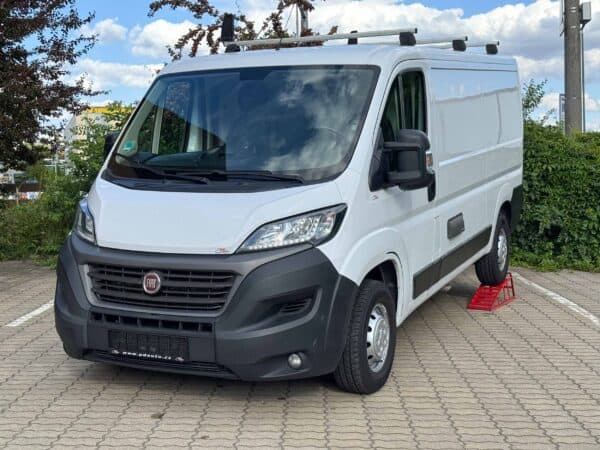 Bílý Fiat Ducato 8545