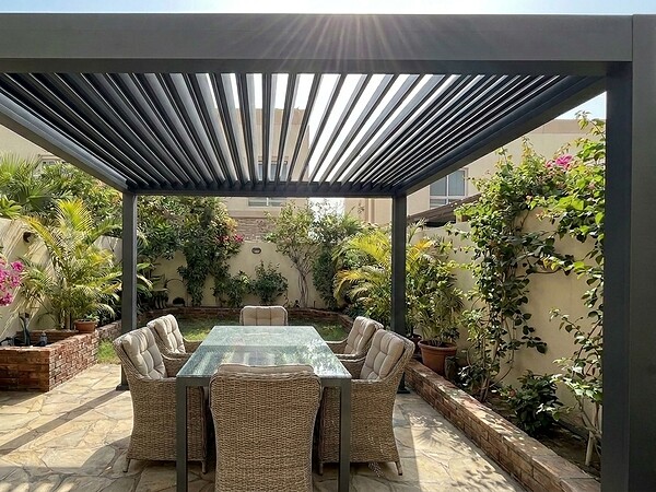 Louvred aluminium pergola shading a terrace in Al Barsha