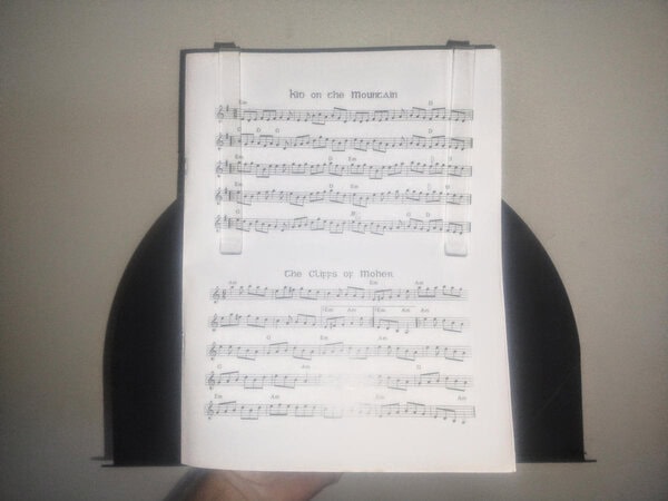 Page Tray with wind clips front