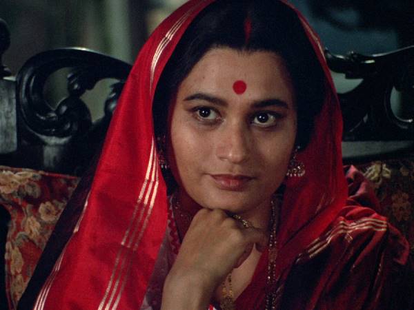 Swatilekha Sengupta as Bimala in Ray's Ghare Baire