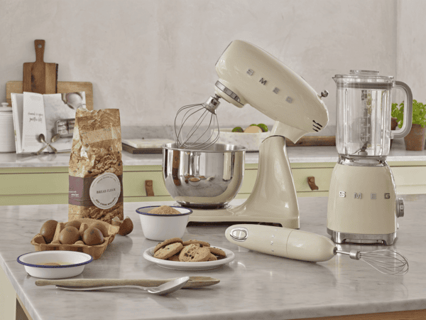 Планетарный миксер, кремовый SMEG SMF05CREU
