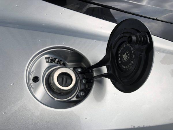 Aston Martin DB11_V8_fuel filler