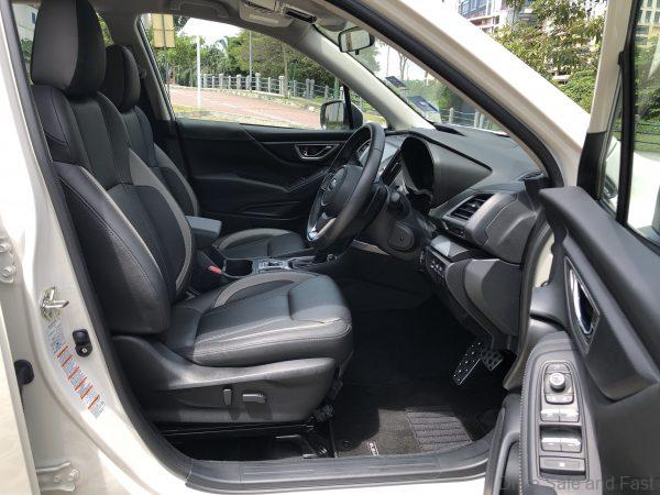 Subaru Forester GT_front seats